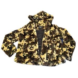 Love Tree Green Camo Soft Faux Hooded Jacket Women’s Size Small